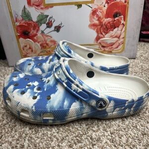 CROCS Kids Blue and White Cloud Clogs